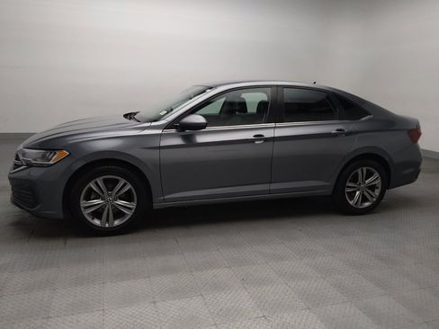 Used 2022 Volkswagen Jetta SE FWD image 2