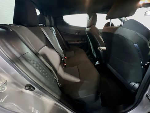 Used 2019 Toyota C-HR XLE FWD image 18