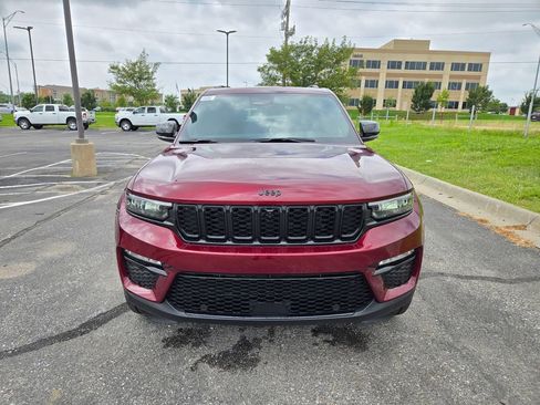 New 2025 Jeep Grand Cherokee Limited w/ Luxury Tech Group II image 10