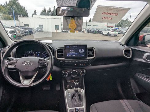 Used 2022 Hyundai Venue SEL FWD image 6