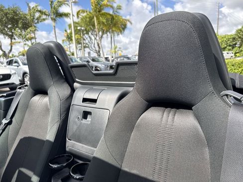 Used 2020 MAZDA MX-5 Miata Sport RWD image 40