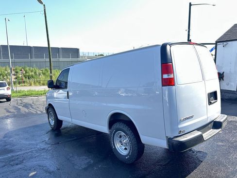 Used 2020 Chevrolet Express 2500 2500 3dr Cargo Van w/ Driver Convenience Package image 17