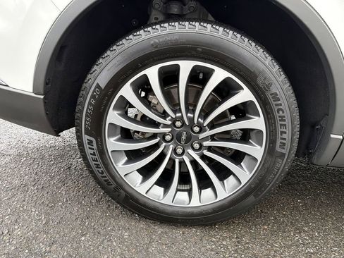 Used 2023 Lincoln Aviator AWD w/ Premium Package image 34