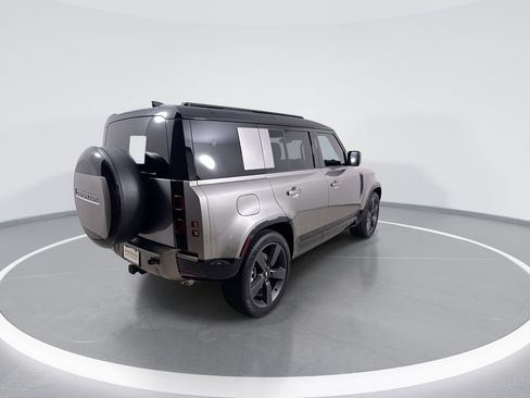 Used 2025 Land Rover Defender 110 X-Dynamic SE AWD/4WD image 8