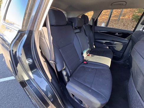 Used 2020 Kia Sorento LX image 56
