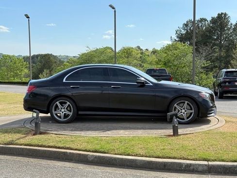 Used 2017 Mercedes-Benz E 300 4MATIC image 8