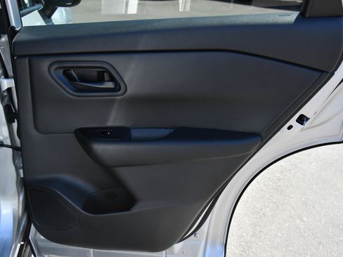 Used 2024 Nissan Rogue S FWD image 37