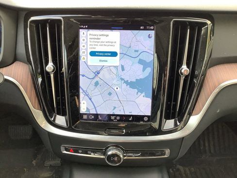 Used 2024 Volvo V60 B5 Cross Country Plus w/ Protection Package Premier image 17