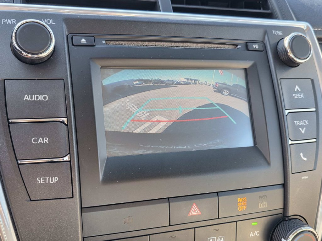 Used 2016 Toyota Camry LE FWD image 17