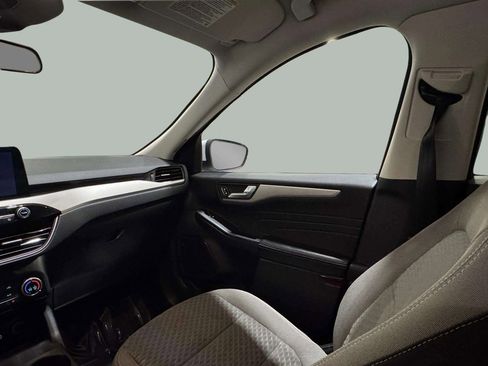 Used 2021 Ford Escape SE image 17