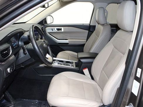 Used 2021 Ford Explorer Limited image 11