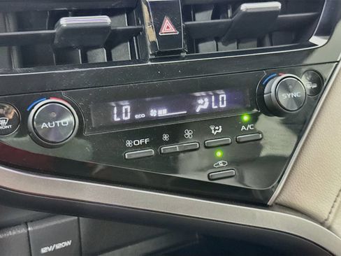 Used 2022 Toyota Camry SE FWD image 18