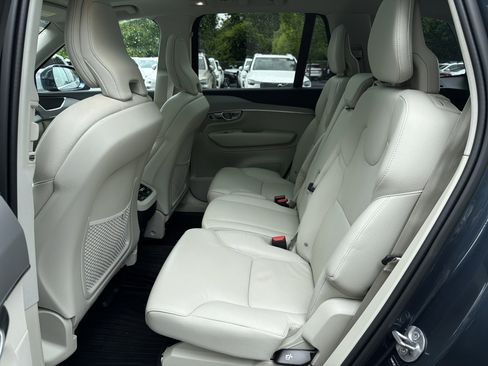 Certified 2025 Volvo XC90 B5 Core w/ Protection Package Premier AWD/4WD image 32