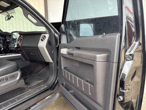 Used 2016 Ford F250 Lariat w/ Chrome Package image 16