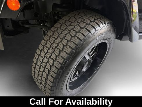 Used 2017 Jeep Wrangler Unlimited Sahara AWD/4WD image 9