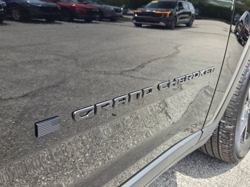 Used 2025 Jeep Grand Cherokee Altitude AWD/4WD image 18