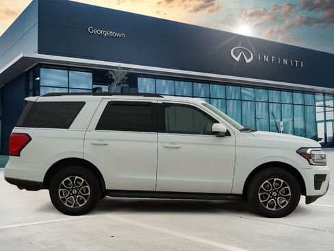 Used 2024 Ford Expedition XLT image 4