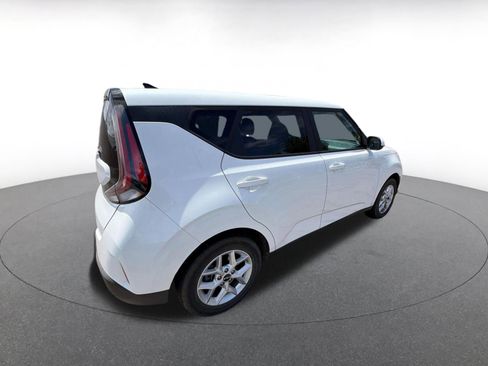Used 2025 Kia Soul LX w/ LX Technology Package FWD image 6
