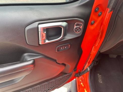 Used 2018 Jeep Wrangler Unlimited Sport S AWD/4WD image 25