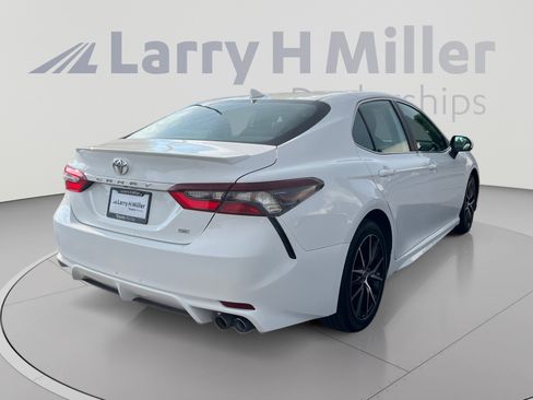 Used 2023 Toyota Camry SE FWD image 5