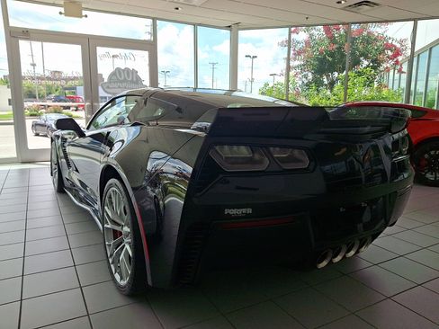 Used 2016 Chevrolet Corvette Z06 w/ 3LZ Preferred Equipment Group RWD image 4