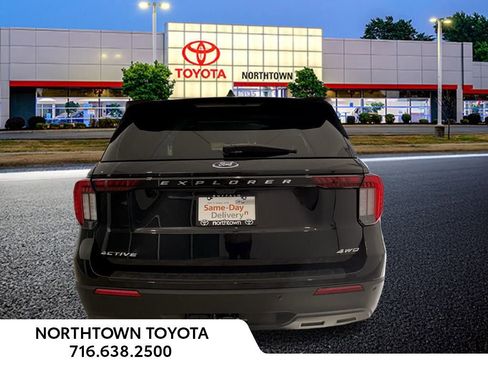 Used 2025 Ford Explorer Active image 34