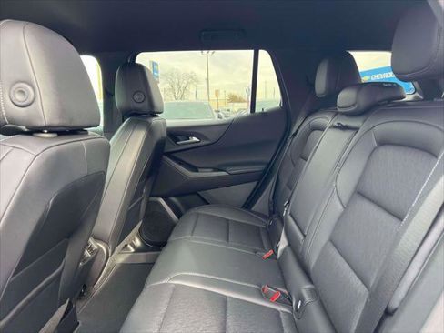 Used 2025 Chevrolet Equinox LT w/ Convenience Package II image 11