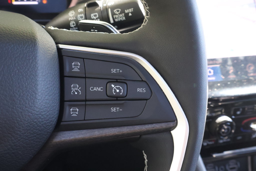 Used 2023 Jeep Grand Cherokee L Limited AWD/4WD image 28