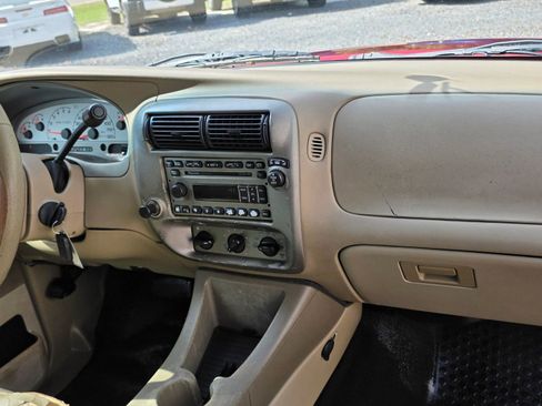 Used 2004 Ford Explorer Sport Trac XLT image 13