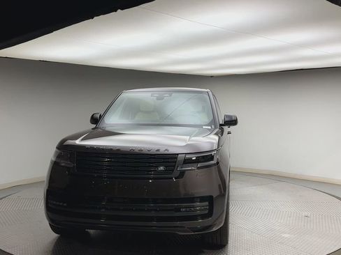 New 2026 Land Rover Range Rover Long Wheelbase SE AWD/4WD image 7