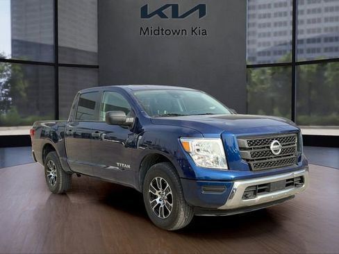 Used 2022 Nissan Titan SV image 1