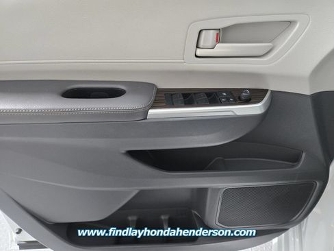 Used 2023 Toyota Sienna LE FWD image 24