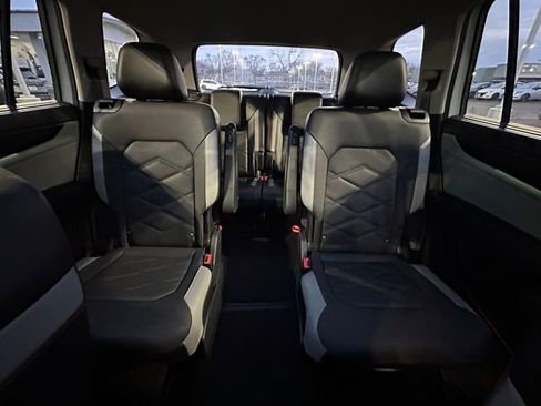 Used 2024 Volkswagen Atlas Peak Edition SE image 27