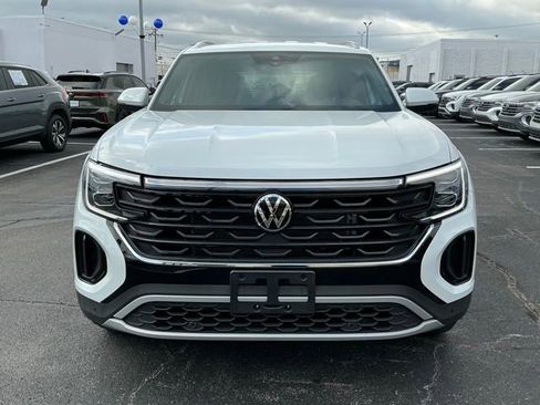 Certified 2025 Volkswagen Atlas Cross Sport SE image 8