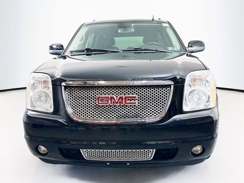 Used 2010 GMC Yukon XL Denali image 2