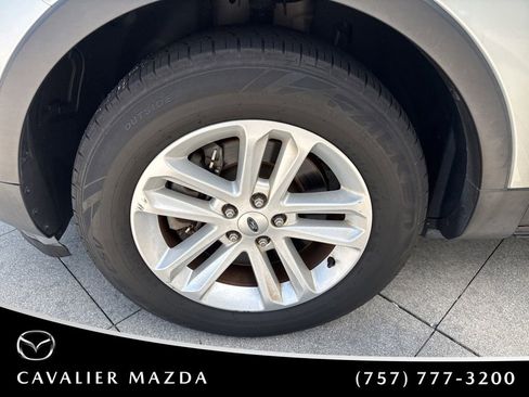 Used 2017 Ford Explorer XLT w/ Equipment Group 202A FWD image 22
