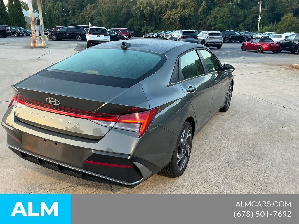 Used 2025 Hyundai Elantra SEL FWD image 4