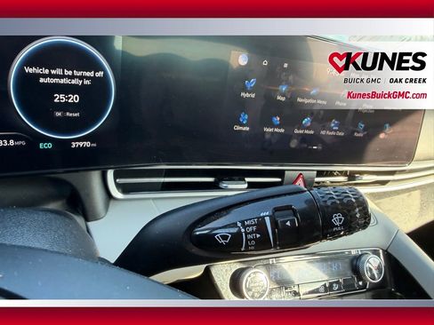 Used 2025 Hyundai Elantra Limited image 11