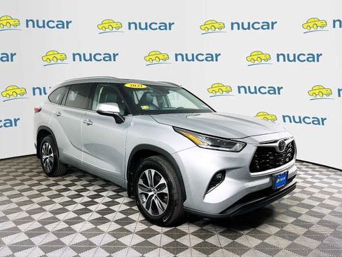 Used 2021 Toyota Highlander XLE image 1