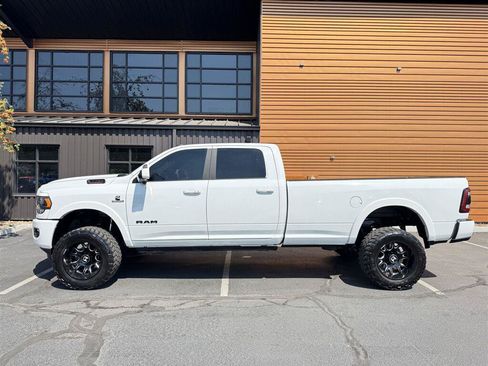 Used 2022 RAM 2500 Limited w/ Night Edition AWD/4WD image 2