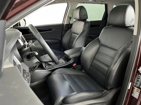 Used 2019 Kia Sorento SX image 4