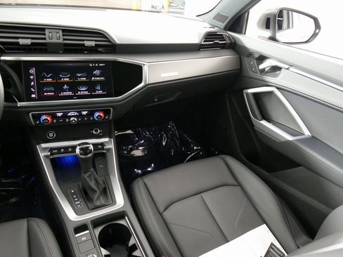 Certified 2025 Audi Q3 2.0T Premium Plus w/ Premium Plus Package image 27