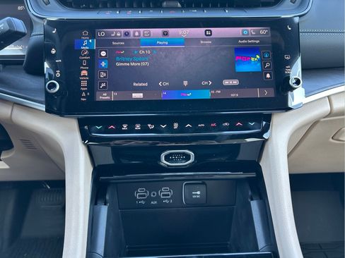 Certified 2026 Jeep Grand Cherokee Limited w/ Trailer Tow Package AWD/4WD image 16