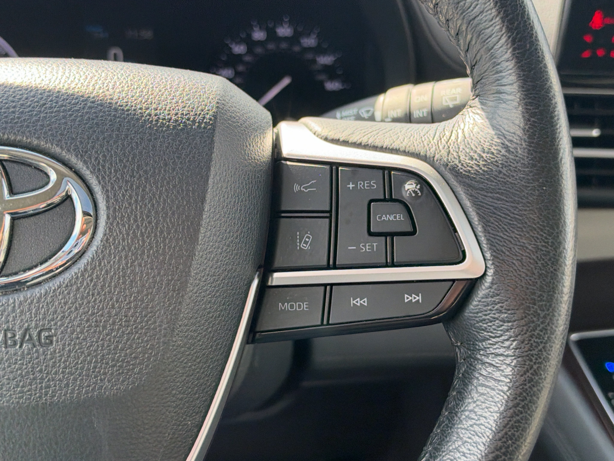 Used 2024 Toyota Sienna XLE w/ XLE Plus Package AWD/4WD image 31