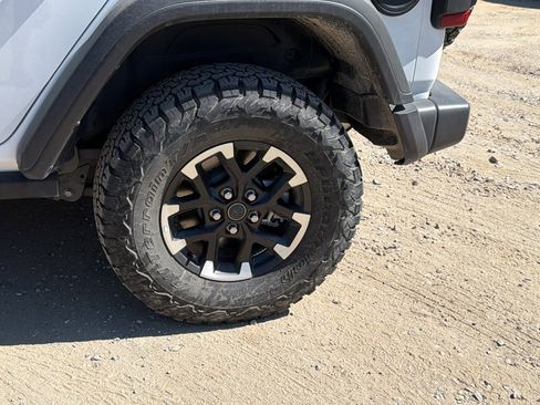 Used 2025 Jeep Wrangler Unlimited Rubicon 4xe w/ Convenience Group AWD/4WD image 12