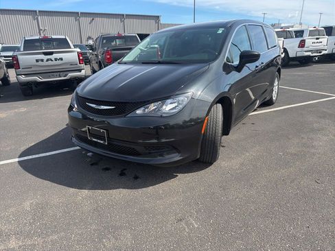 Used 2023 Chrysler Voyager LX FWD image 3