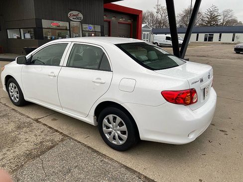 Used 2010 Toyota Corolla LE image 2