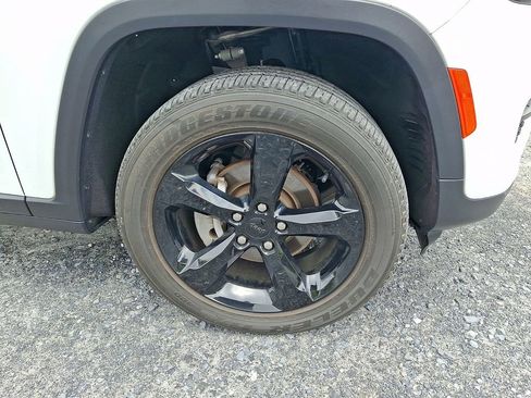 Used 2023 Jeep Grand Cherokee Altitude AWD/4WD image 11