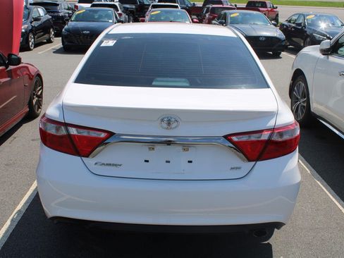 Used 2015 Toyota Camry SE FWD image 7