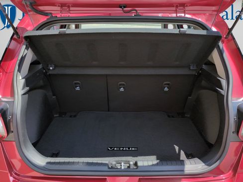 Certified 2024 Hyundai Venue SE FWD image 10